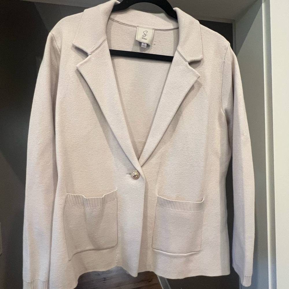 Elegant Cream Women's Blazer